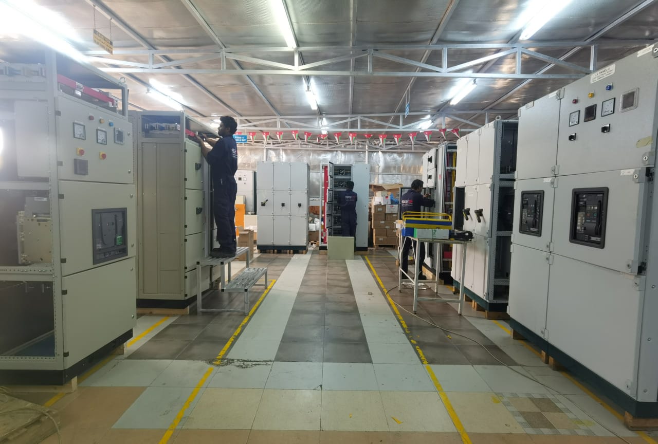 Low-voltage electrical switchgear panels